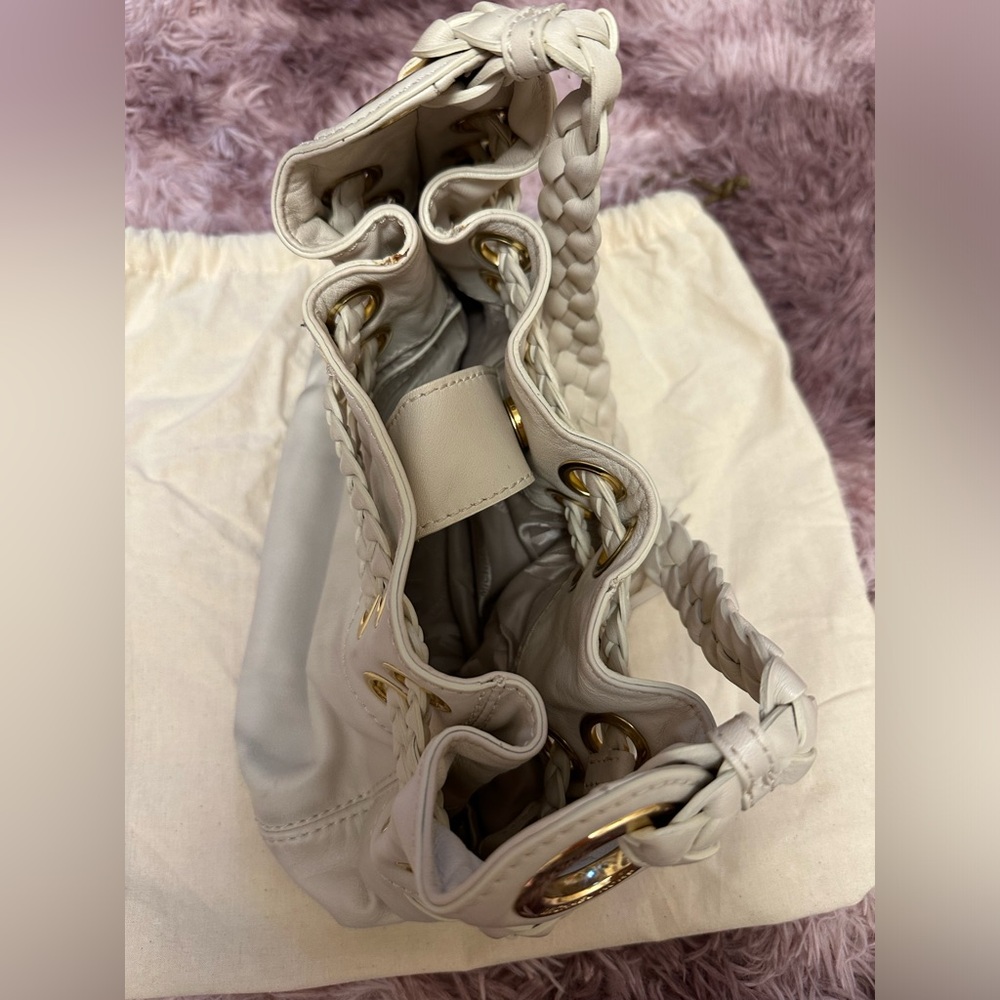 Stylish White Leather Handbag - Picture 5 of 13